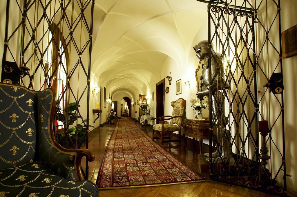Schlosshotel Post Edelfreisitz Sprengenstein Imst Exterior foto