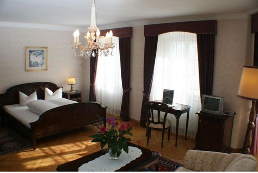 Schlosshotel Post Edelfreisitz Sprengenstein Imst Exterior foto