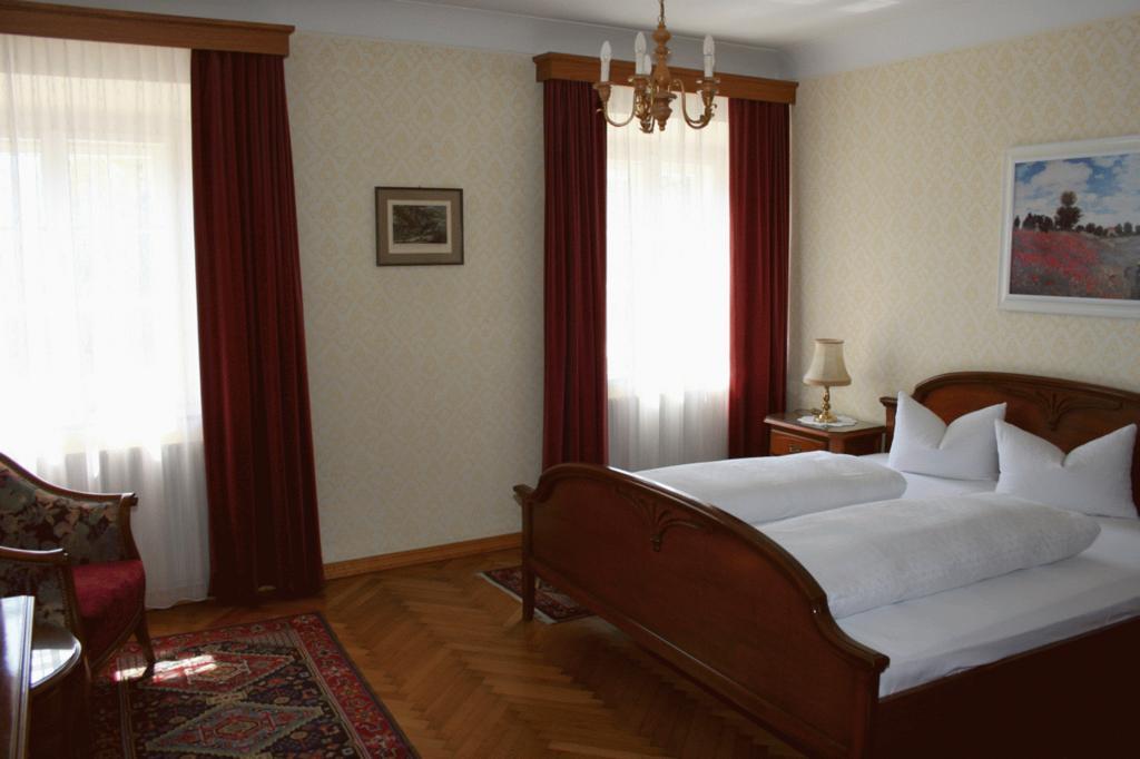 Schlosshotel Post Edelfreisitz Sprengenstein Imst Habitación foto