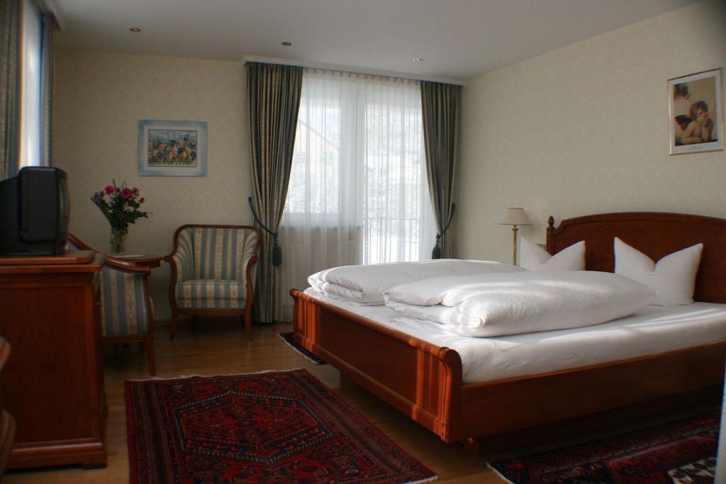 Schlosshotel Post Edelfreisitz Sprengenstein Imst Habitación foto